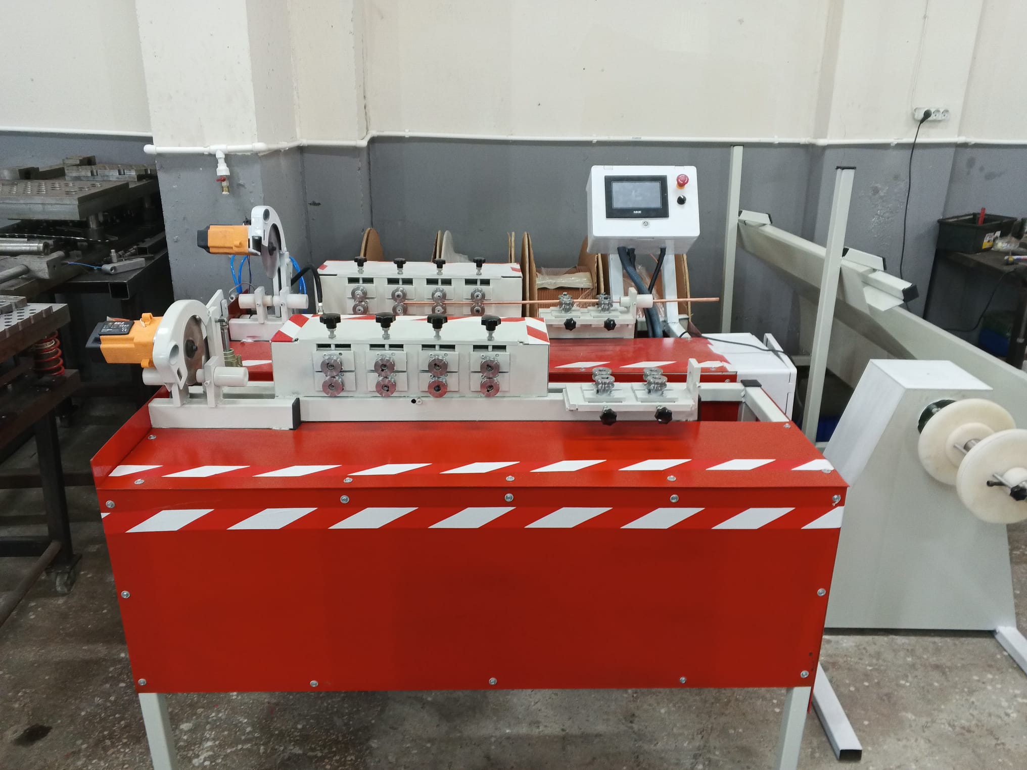 Bakır boru düzeltme kesme şişirme makinesi radyatör bakır alüminyum boru düzeltme kesme şişirme makinesi